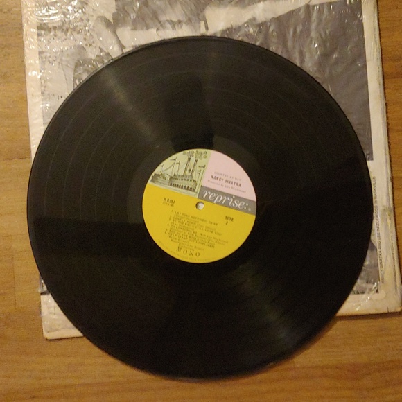 Nancy Sinatra - Picture 4 of 4